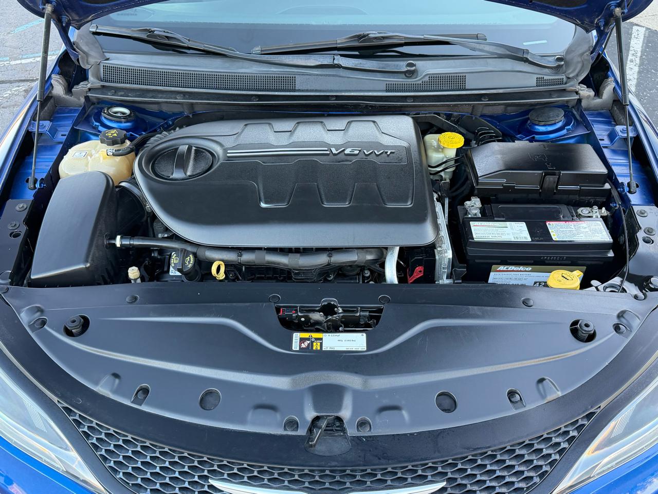Chrysler 200 4dr Sdn S AWD 2016