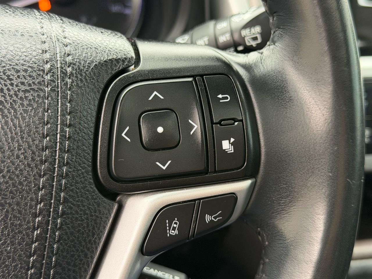 Toyota Highlander XLE V6 FWD (Natl) 2019