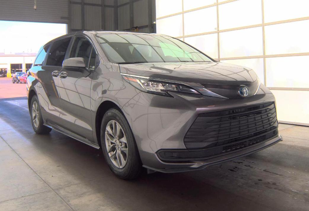 Toyota Sienna LE FWD 8-Passenger (Natl) 2023