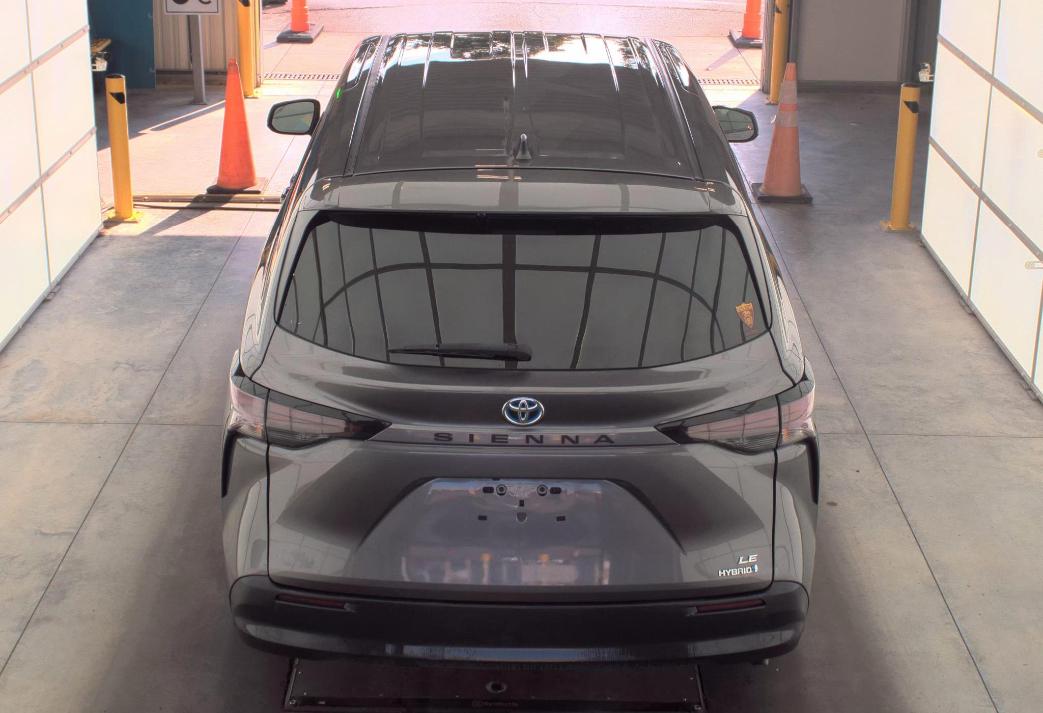 Toyota Sienna LE FWD 8-Passenger (Natl) 2023