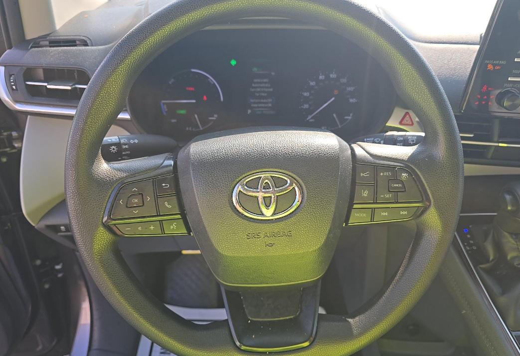 Toyota Sienna LE FWD 8-Passenger (Natl) 2023