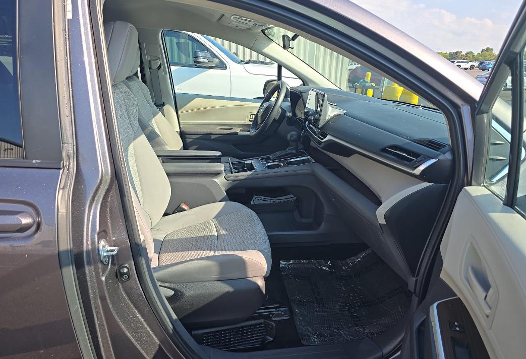 Toyota Sienna LE FWD 8-Passenger (Natl) 2023