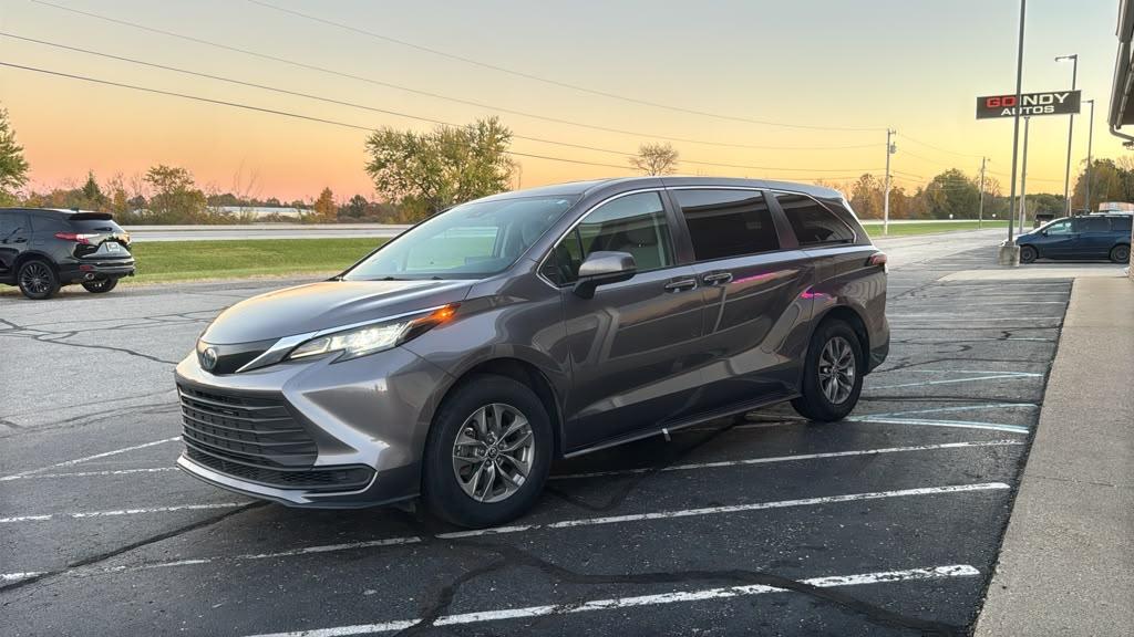 2023 Toyota Sienna LE