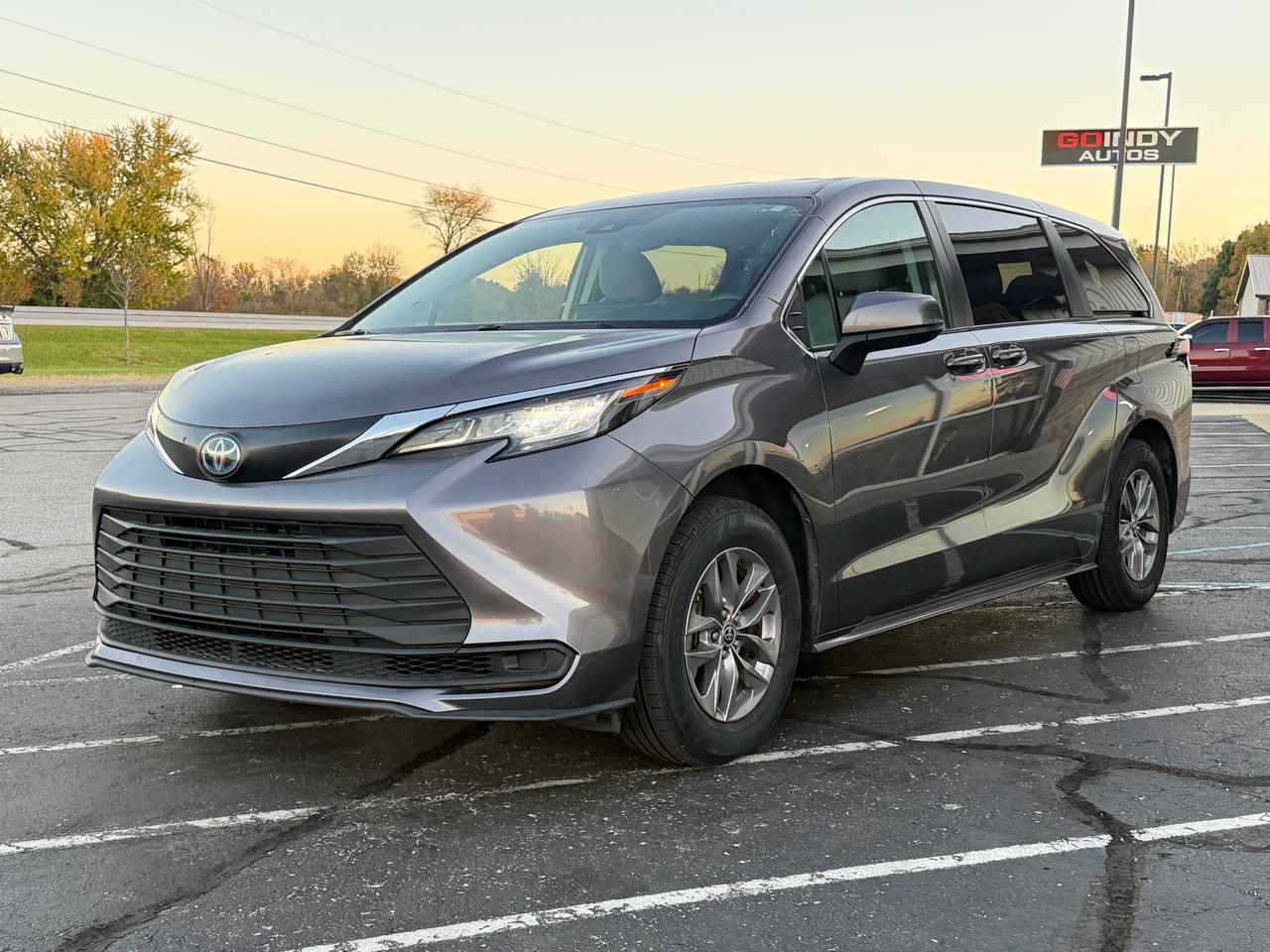 2023 Toyota Sienna LE FWD 8-Passenger (Natl)