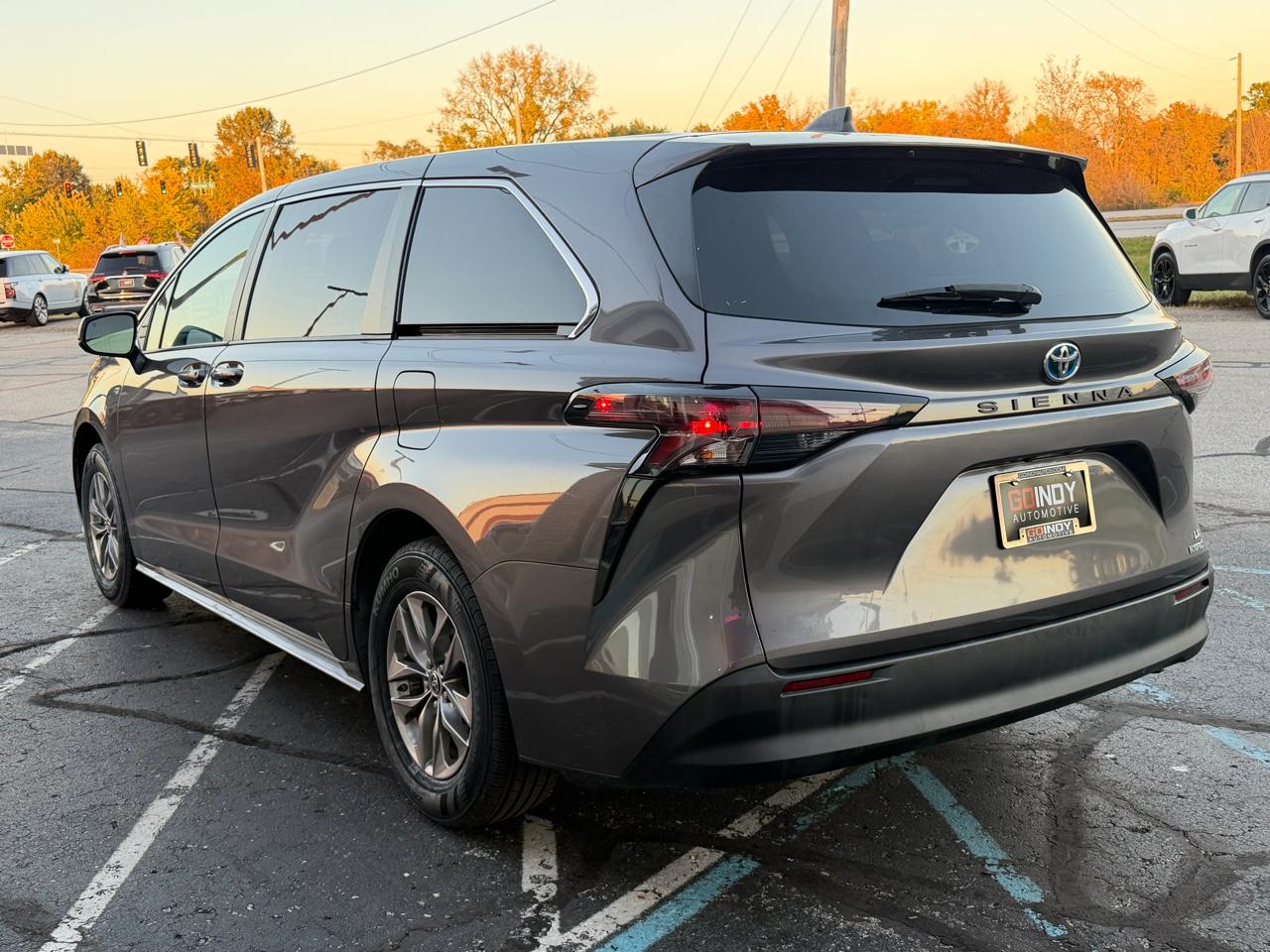 Toyota Sienna LE FWD 8-Passenger (Natl) 2023