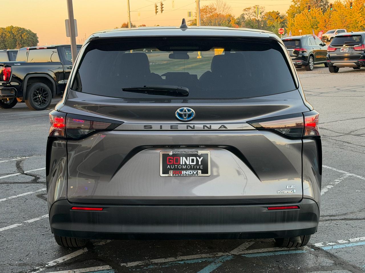 Toyota Sienna LE FWD 8-Passenger (Natl) 2023