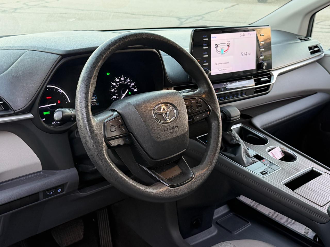 Toyota Sienna LE FWD 8-Passenger (Natl) 2023