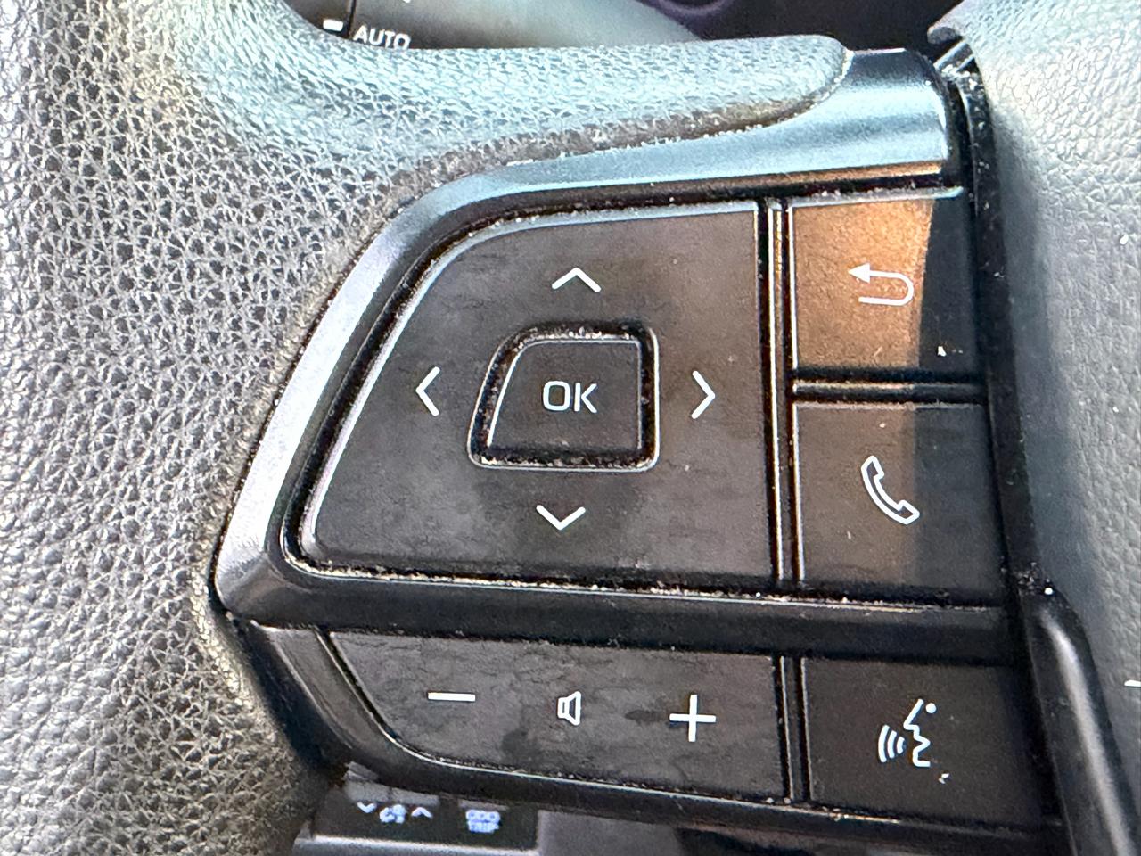Toyota Sienna LE FWD 8-Passenger (Natl) 2023