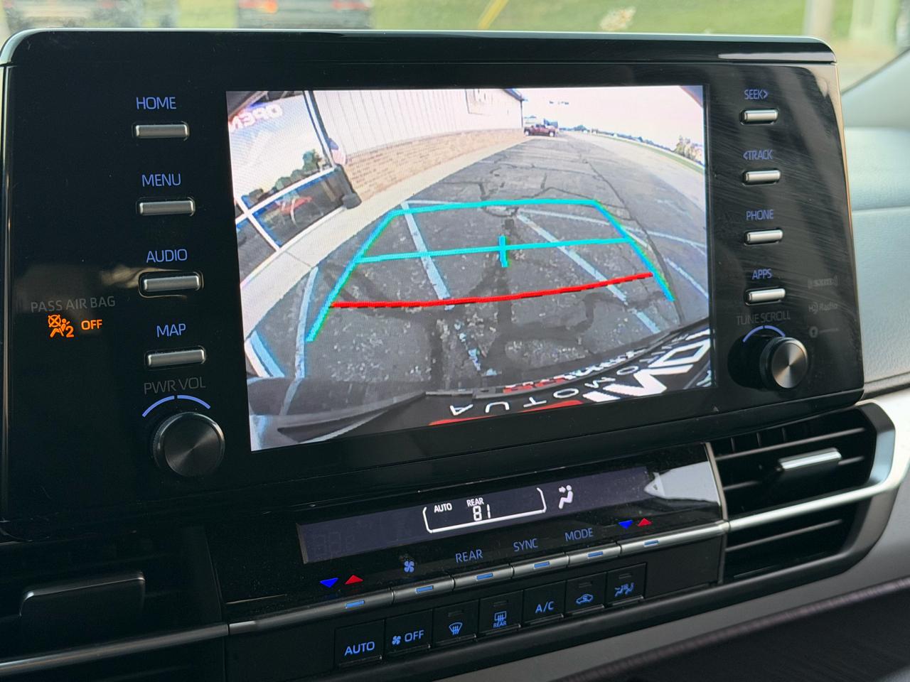 Toyota Sienna LE FWD 8-Passenger (Natl) 2023