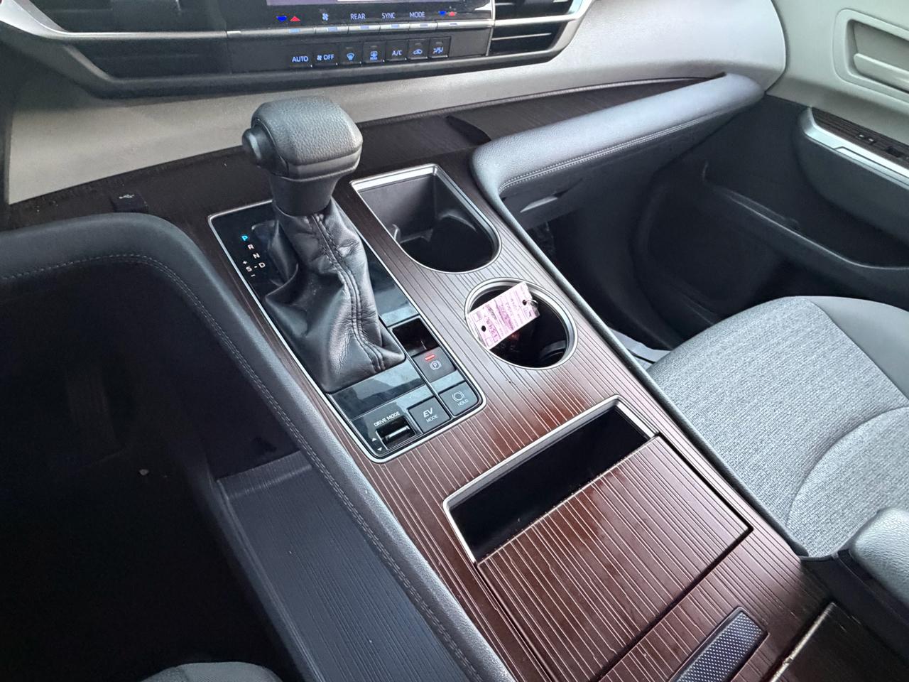 Toyota Sienna LE FWD 8-Passenger (Natl) 2023