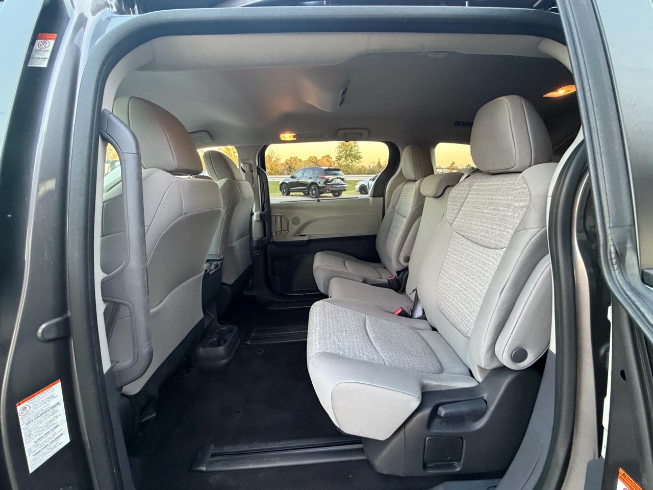 Toyota Sienna LE FWD 8-Passenger (Natl) 2023