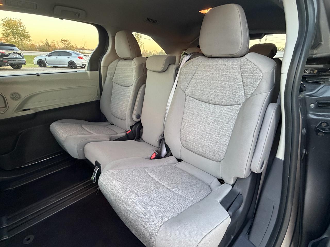 Toyota Sienna LE FWD 8-Passenger (Natl) 2023