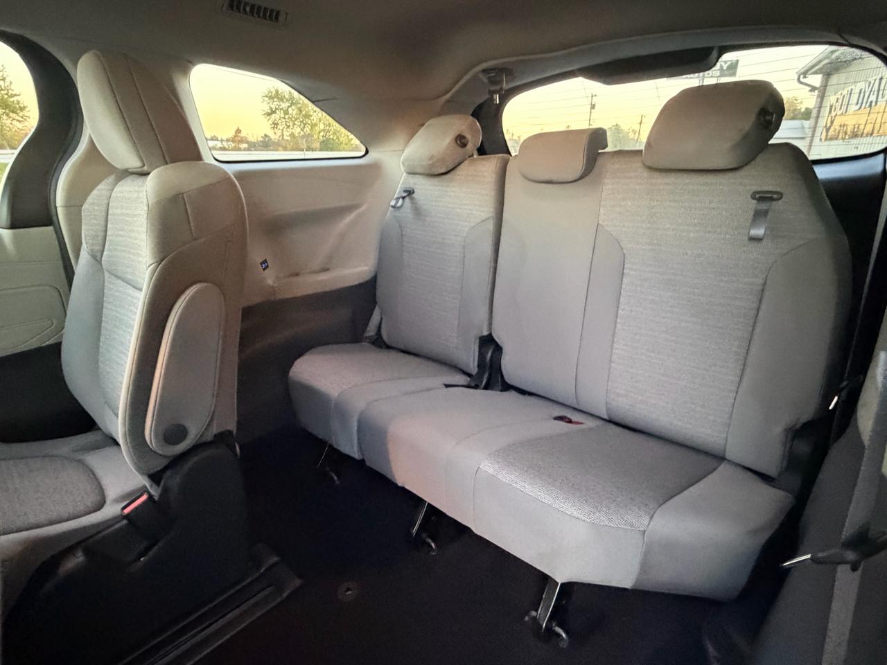 Toyota Sienna LE FWD 8-Passenger (Natl) 2023