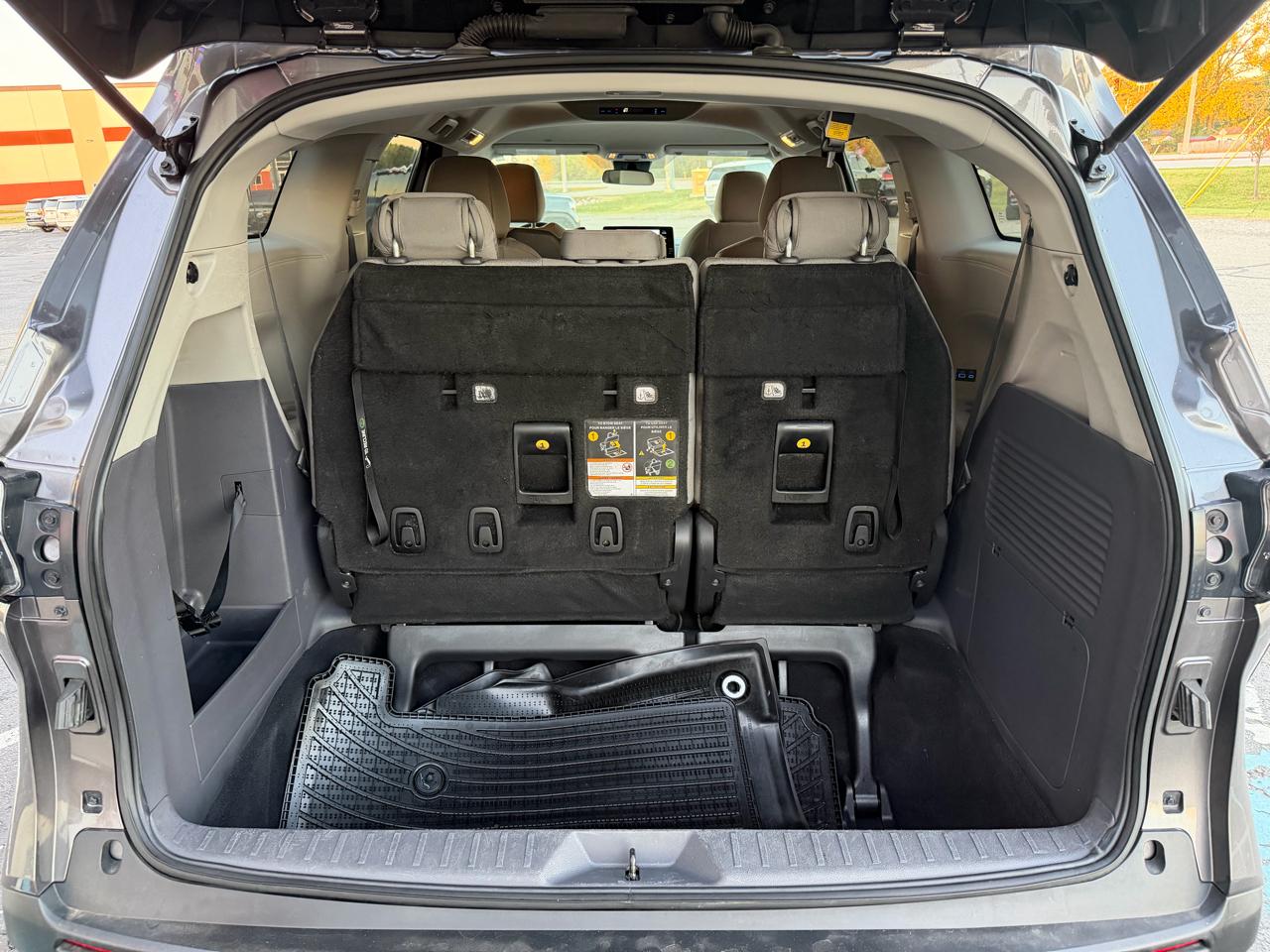 Toyota Sienna LE FWD 8-Passenger (Natl) 2023