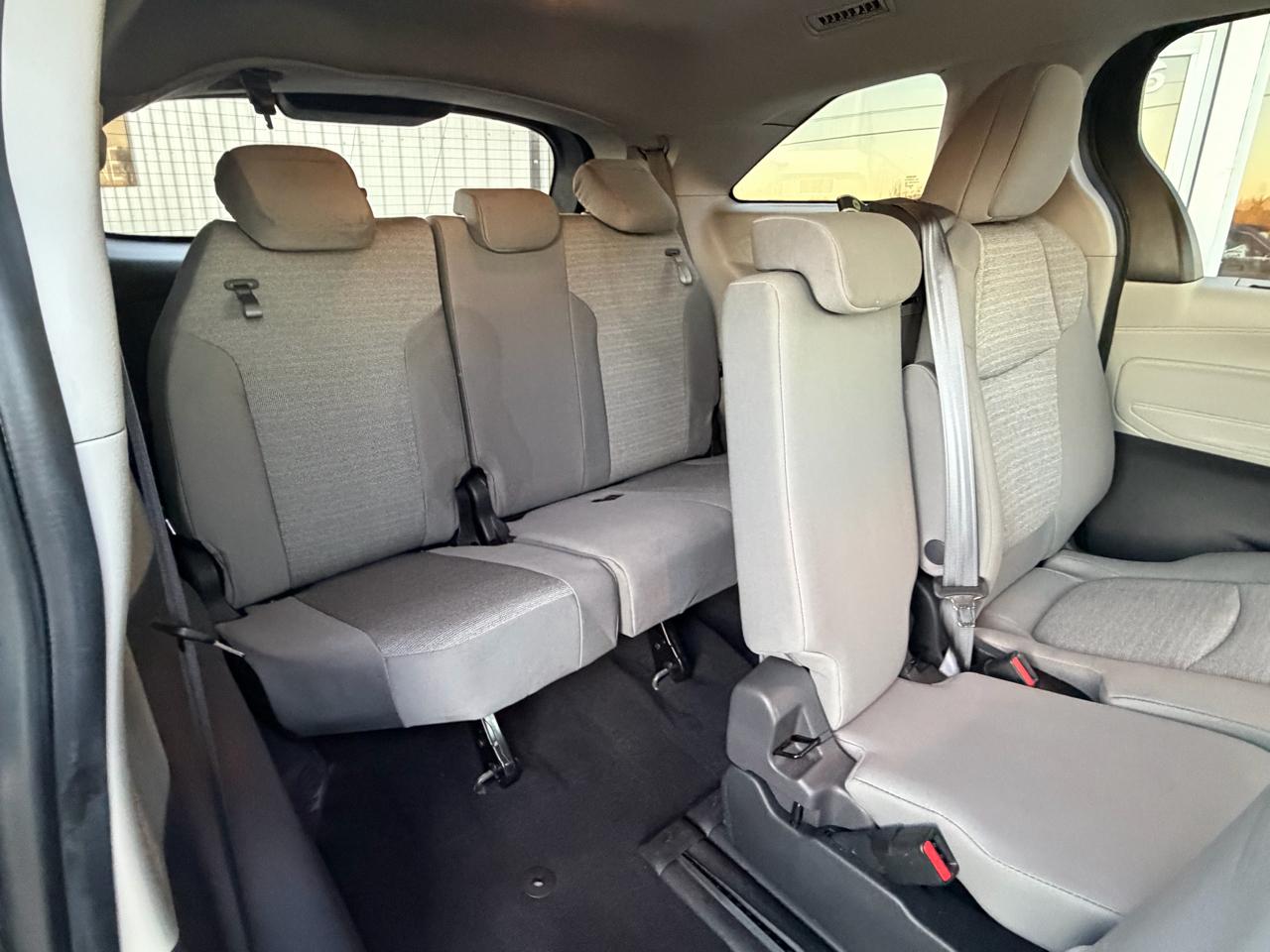 Toyota Sienna LE FWD 8-Passenger (Natl) 2023