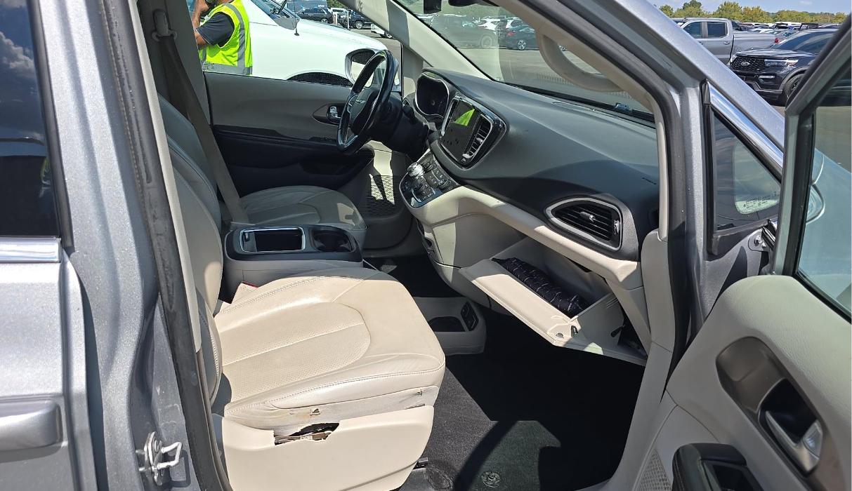 Chrysler Pacifica Touring L FWD 2021
