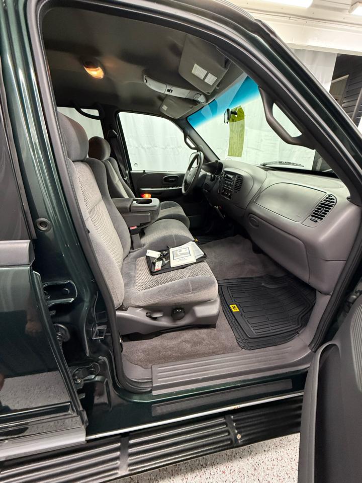 Ford F-150 XLT SuperCrew 4WD 2001