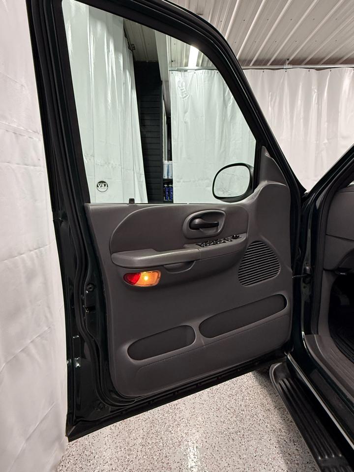 Ford F-150 XLT SuperCrew 4WD 2001