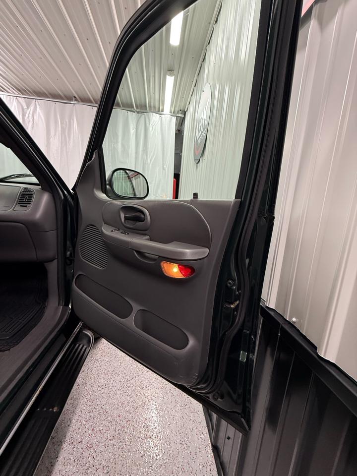 Ford F-150 XLT SuperCrew 4WD 2001