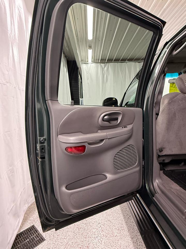 Ford F-150 XLT SuperCrew 4WD 2001