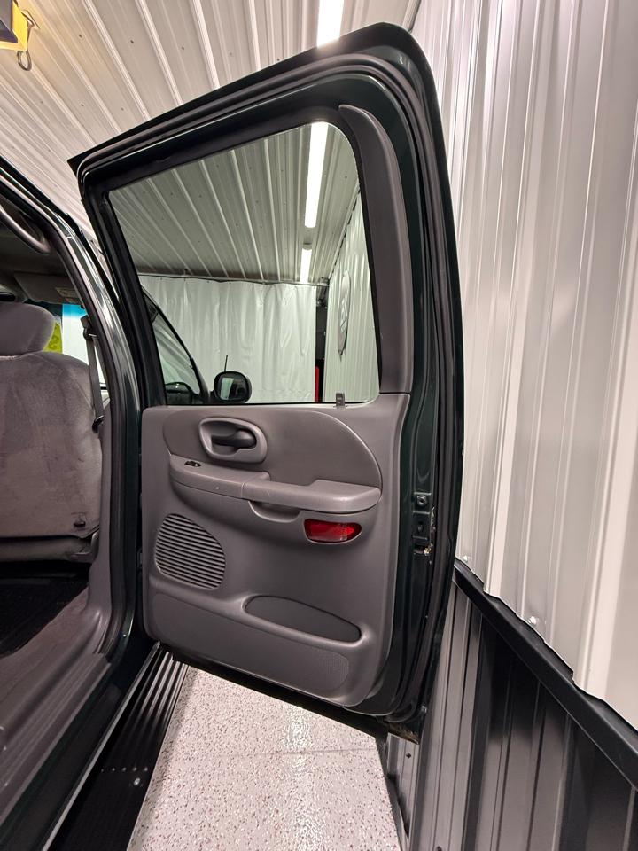 Ford F-150 XLT SuperCrew 4WD 2001