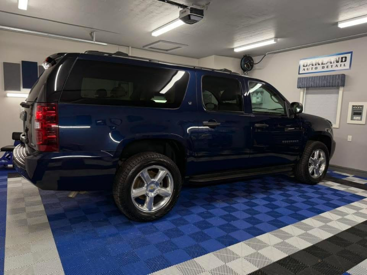 Chevrolet Suburban LT 1500 4WD 2012