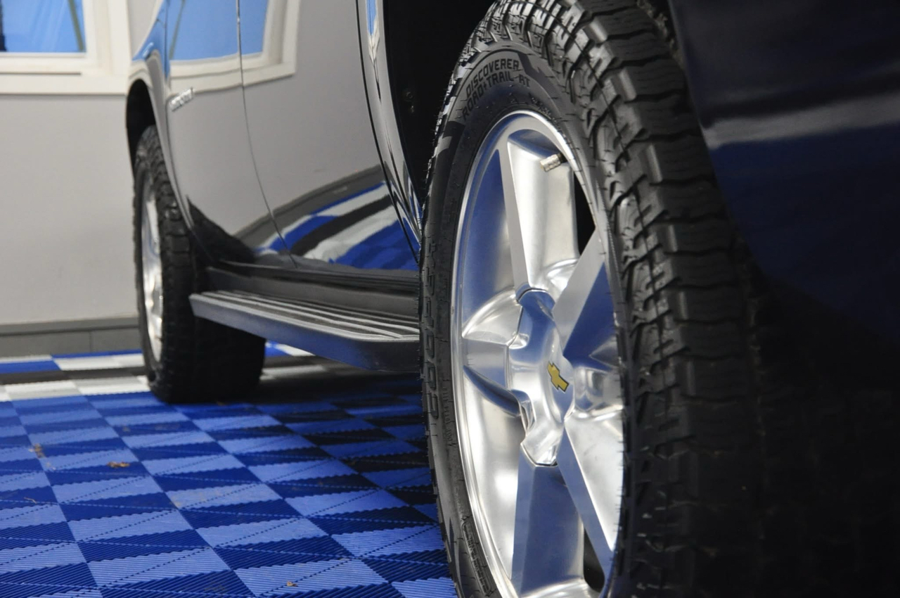 Chevrolet Suburban LT 1500 4WD 2012