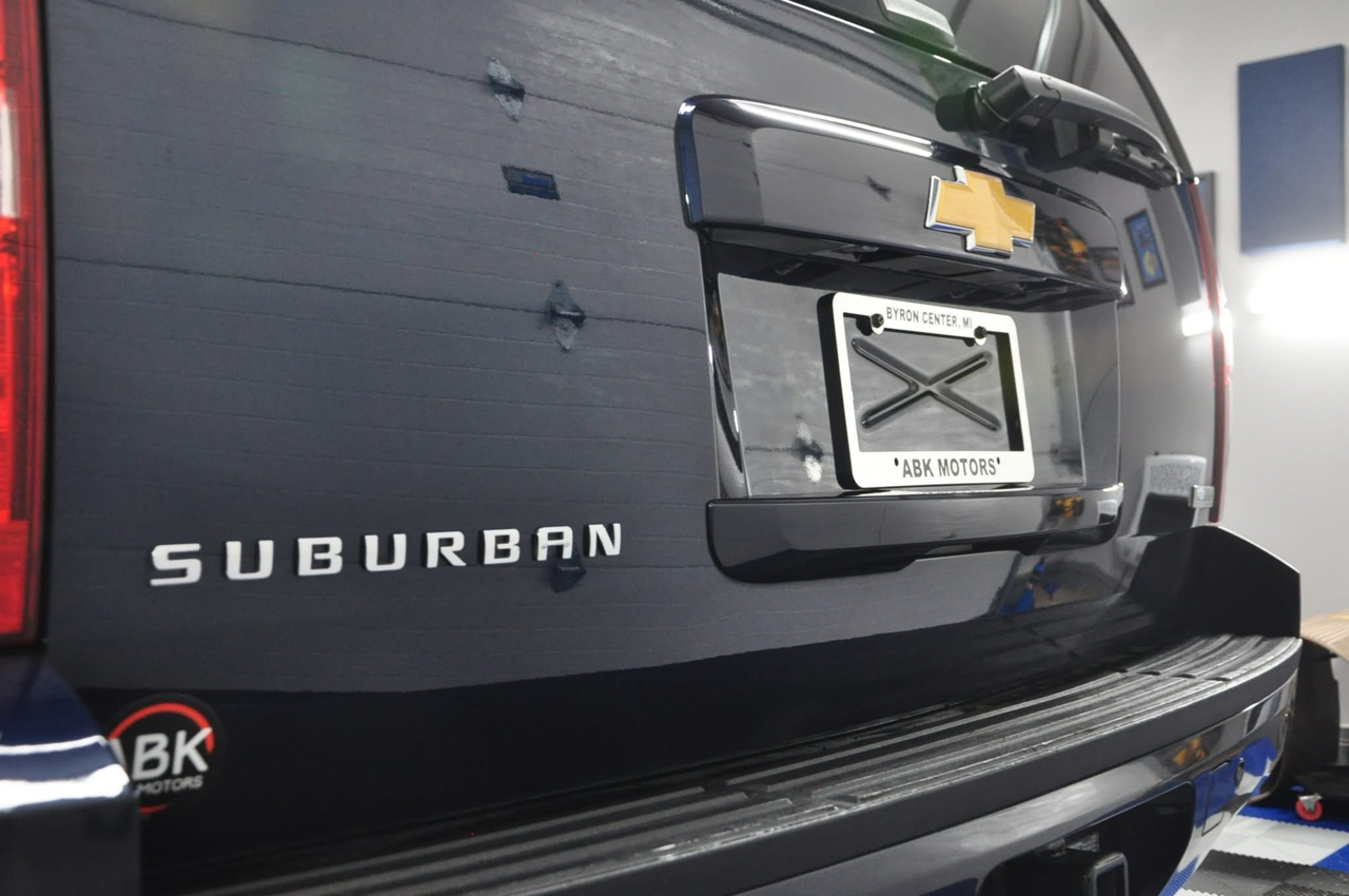 Chevrolet Suburban LT 1500 4WD 2012