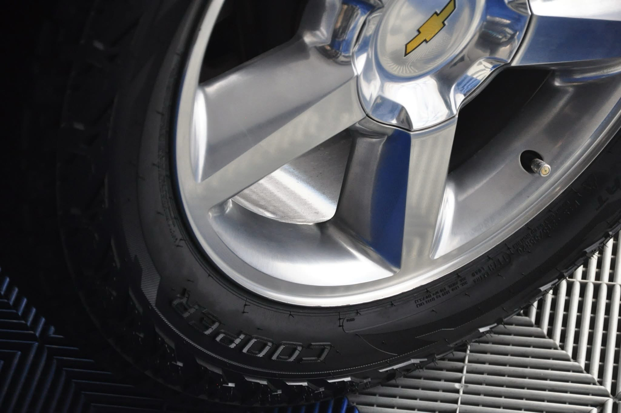 Chevrolet Suburban LT 1500 4WD 2012