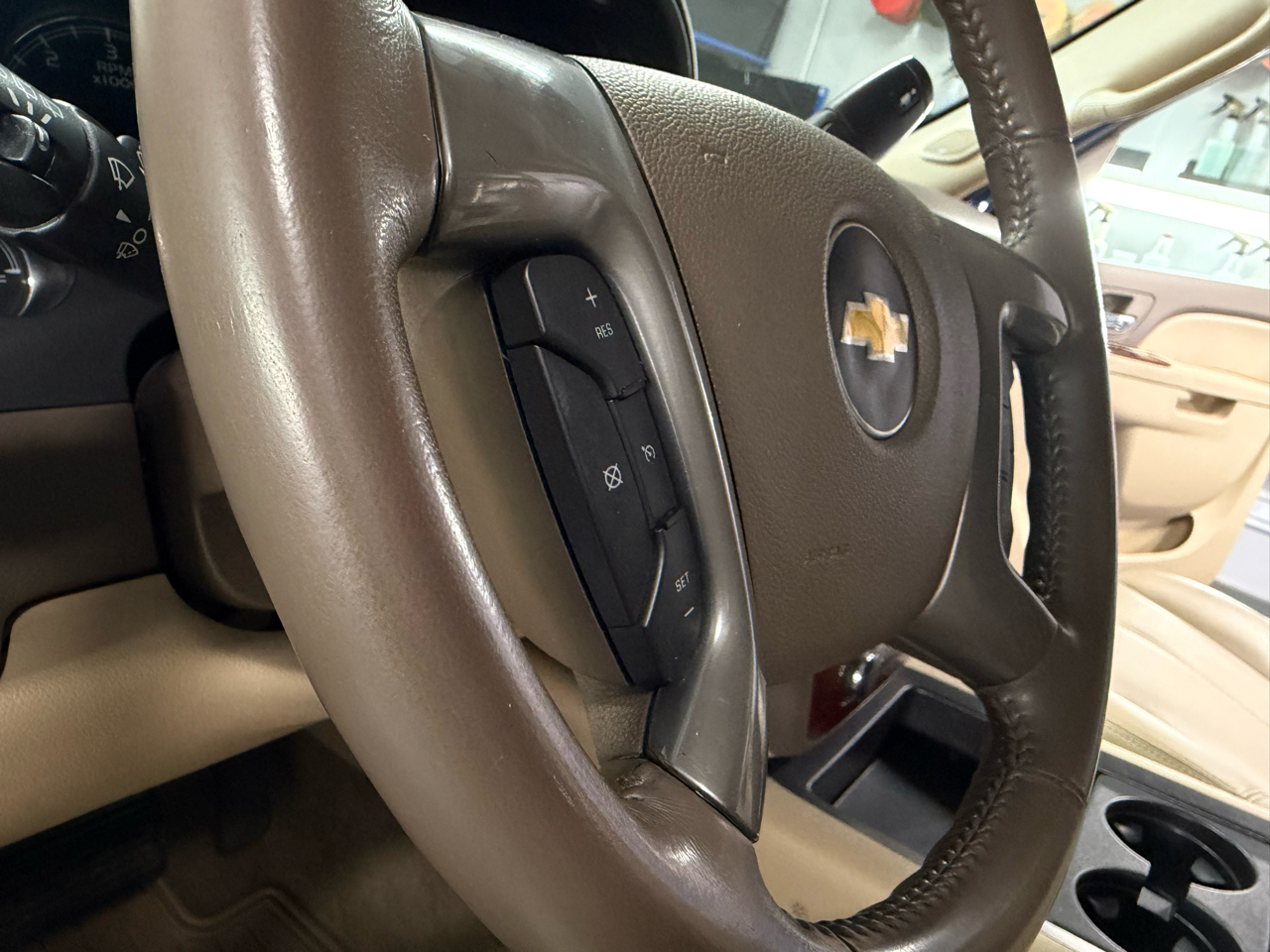 Chevrolet Suburban LT 1500 4WD 2012