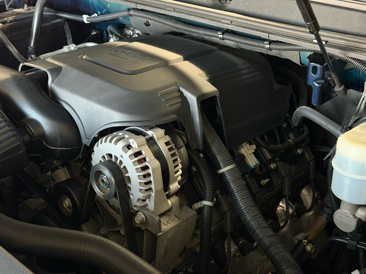 Chevrolet Suburban LT 1500 4WD 2012