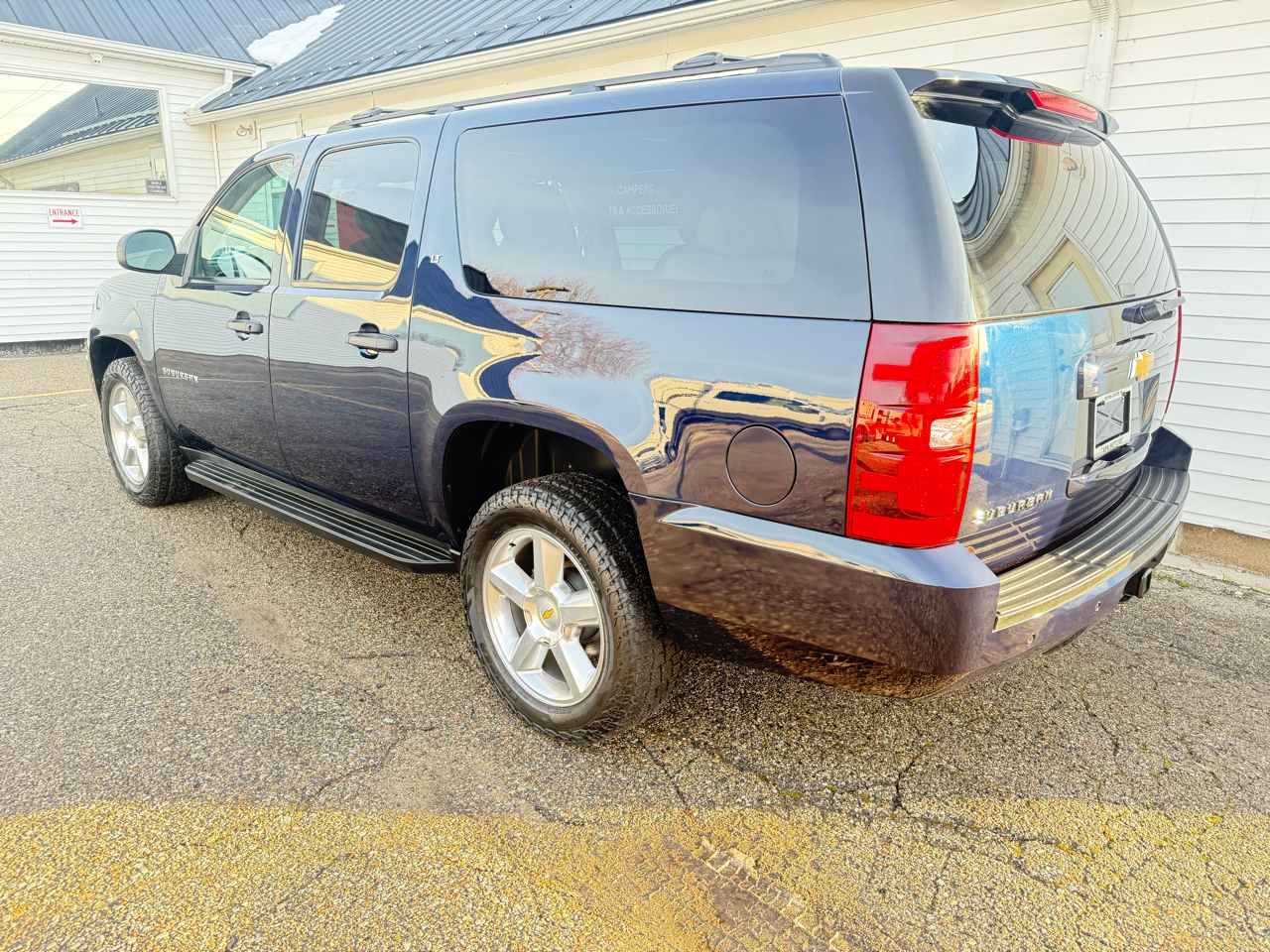 Chevrolet Suburban LT 1500 4WD 2012