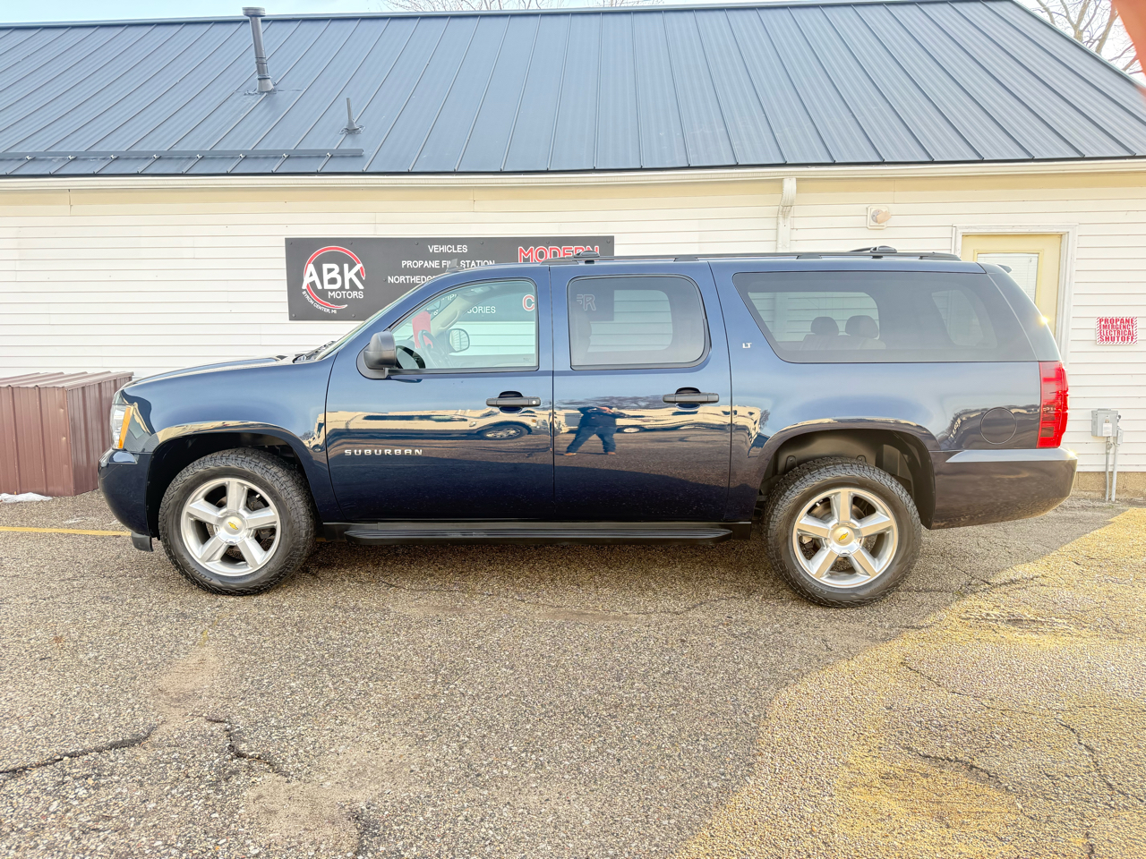 Chevrolet Suburban LT 1500 4WD 2012