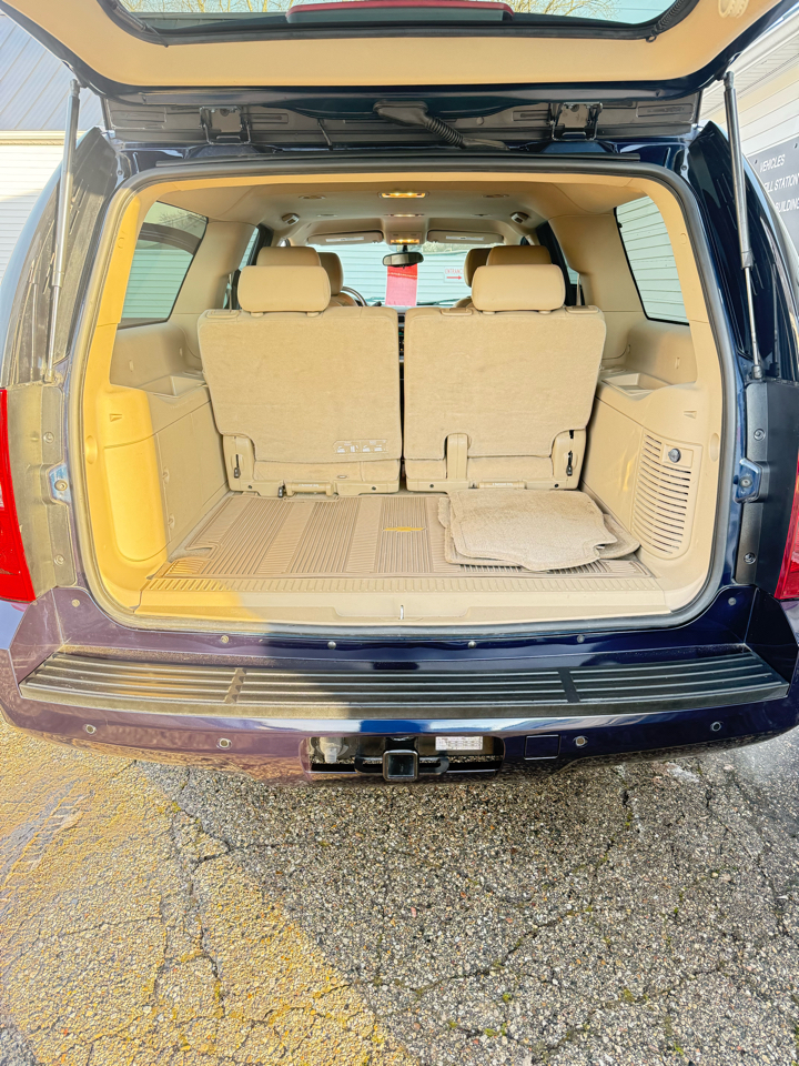 Chevrolet Suburban LT 1500 4WD 2012