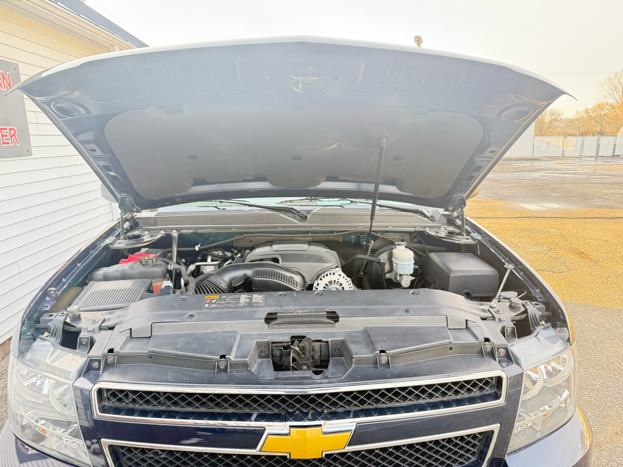 Chevrolet Suburban LT 1500 4WD 2012