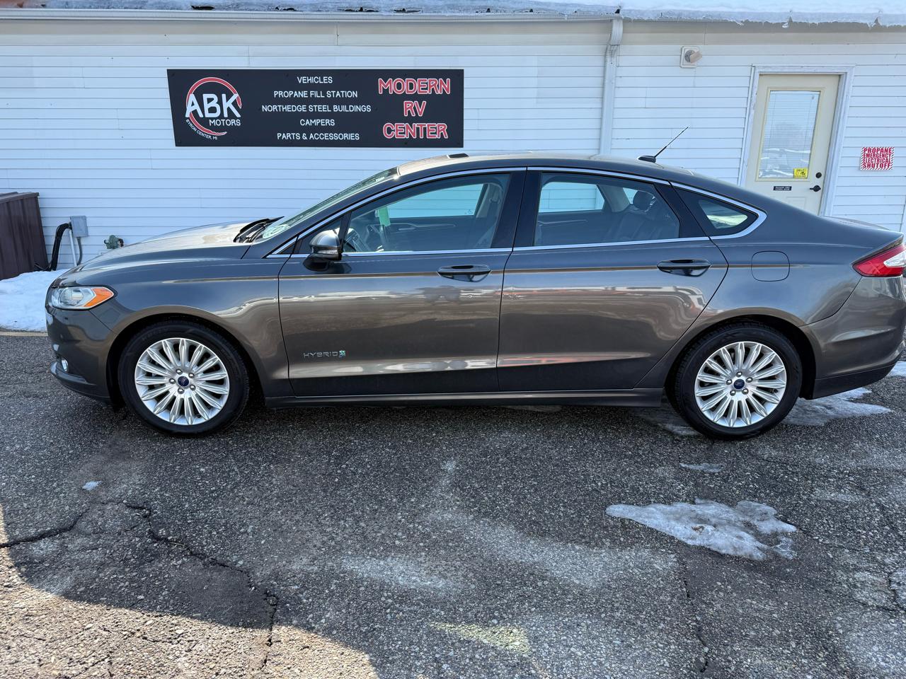 Ford Fusion Hybrid SE 2016
