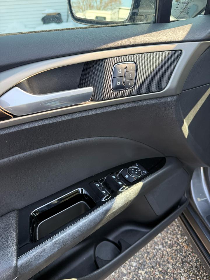 Ford Fusion Hybrid SE 2016