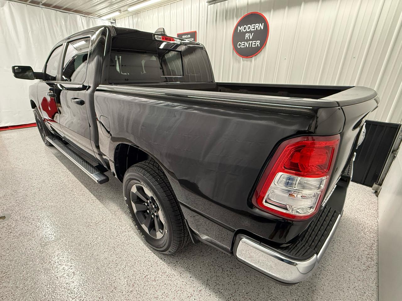 RAM 1500 Big Horn Crew Cab SWB 4WD 2022
