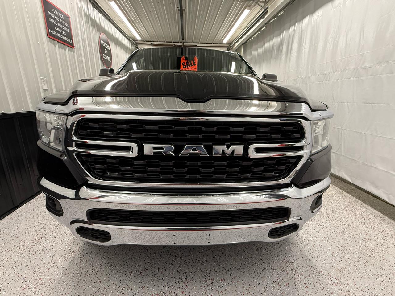 RAM 1500 Big Horn Crew Cab SWB 4WD 2022