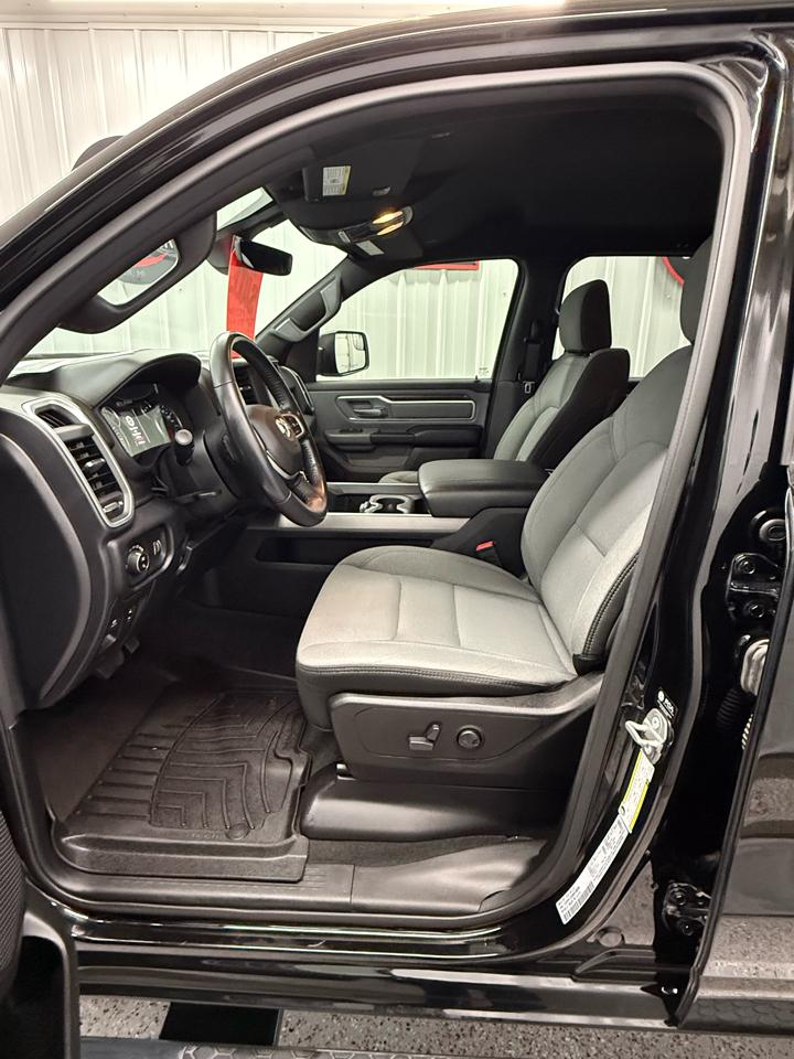 RAM 1500 Big Horn Crew Cab SWB 4WD 2022