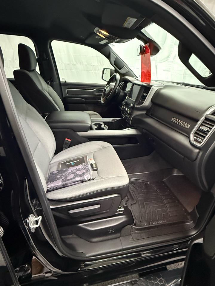 RAM 1500 Big Horn Crew Cab SWB 4WD 2022
