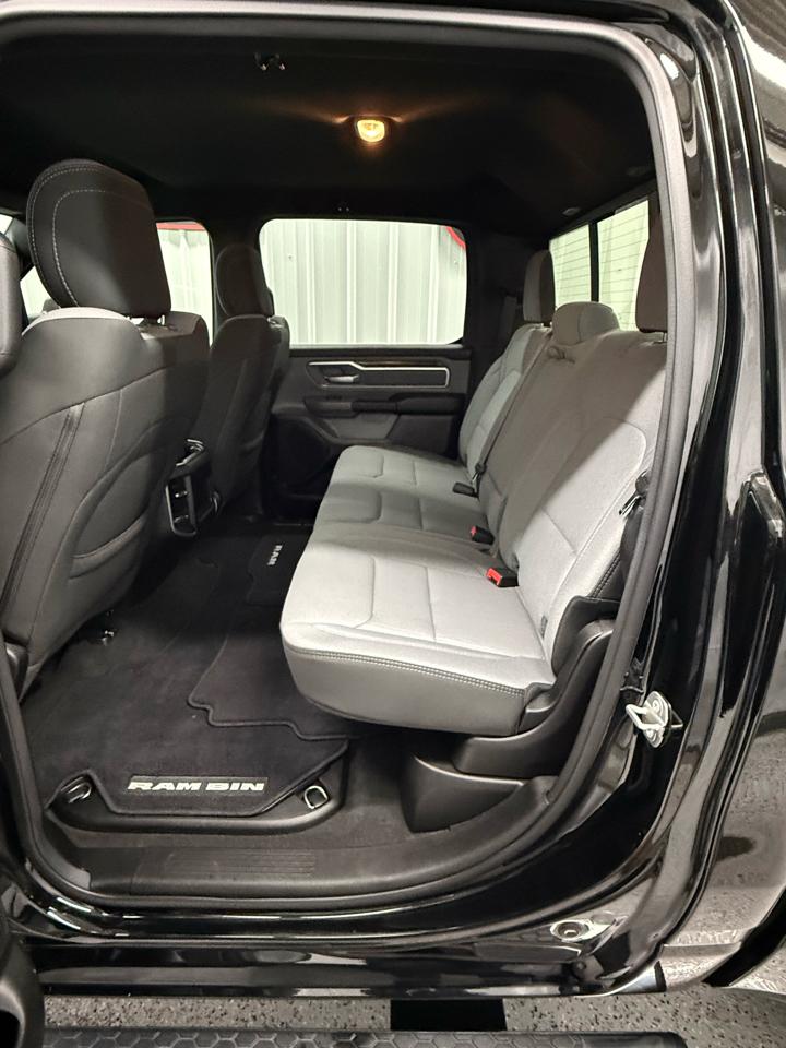 RAM 1500 Big Horn Crew Cab SWB 4WD 2022