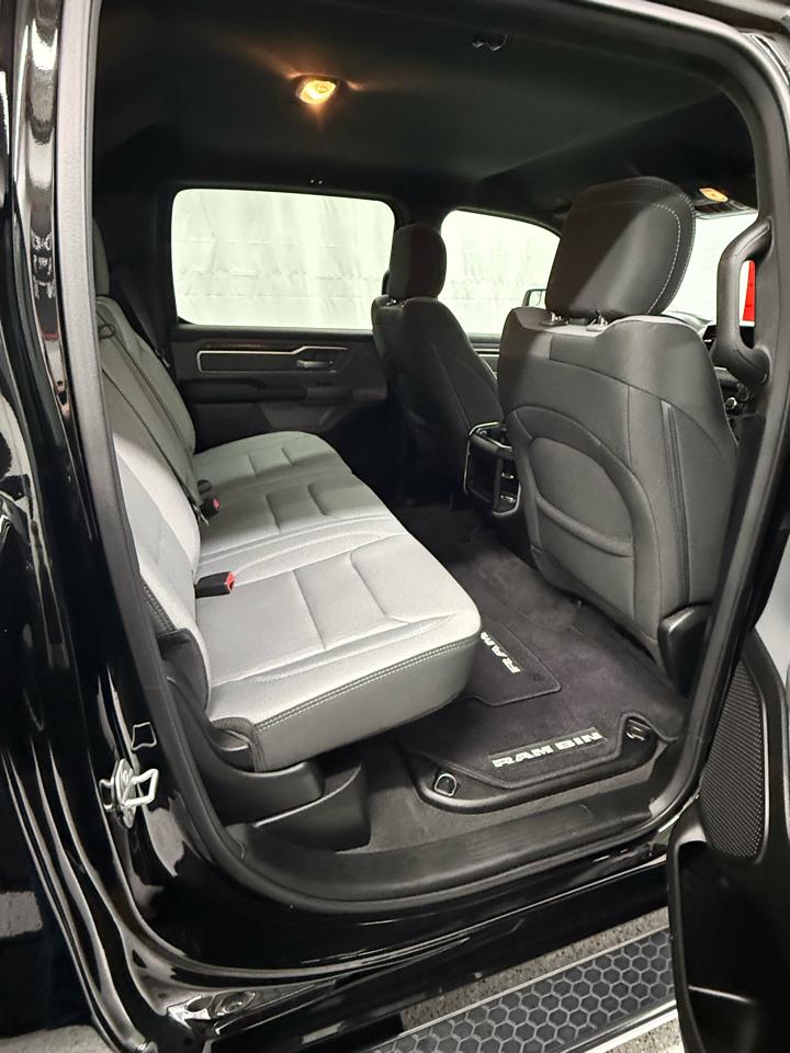 RAM 1500 Big Horn Crew Cab SWB 4WD 2022