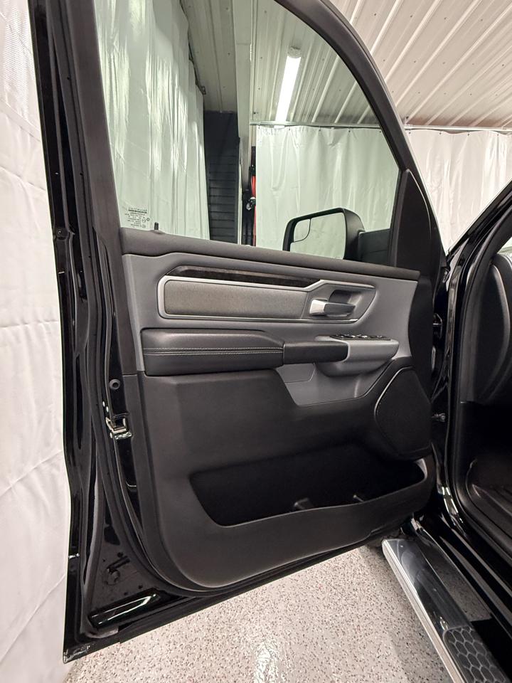 RAM 1500 Big Horn Crew Cab SWB 4WD 2022