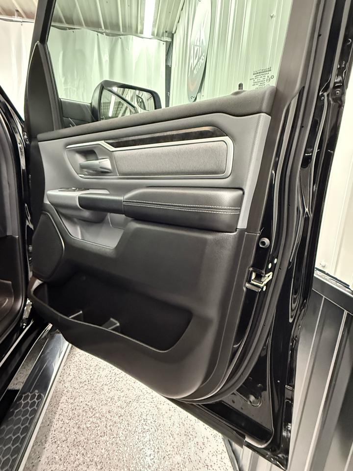 RAM 1500 Big Horn Crew Cab SWB 4WD 2022