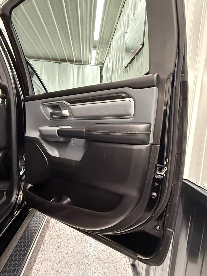 RAM 1500 Big Horn Crew Cab SWB 4WD 2022