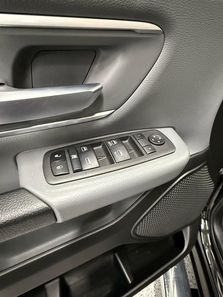 RAM 1500 Big Horn Crew Cab SWB 4WD 2022