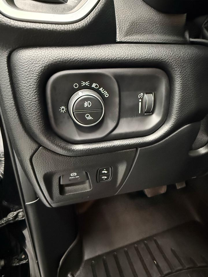 RAM 1500 Big Horn Crew Cab SWB 4WD 2022