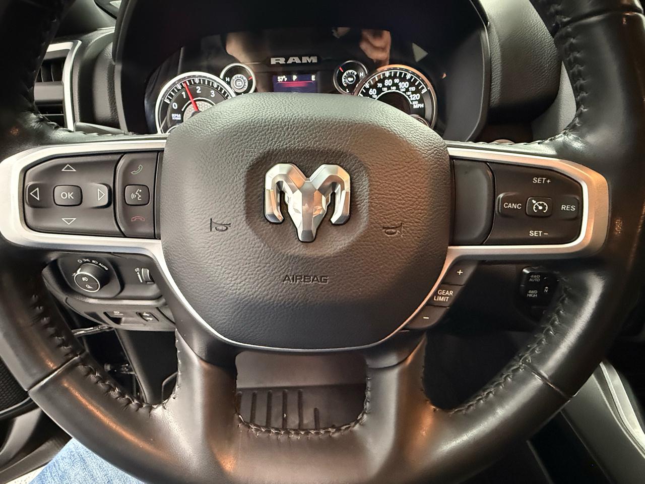 RAM 1500 Big Horn Crew Cab SWB 4WD 2022
