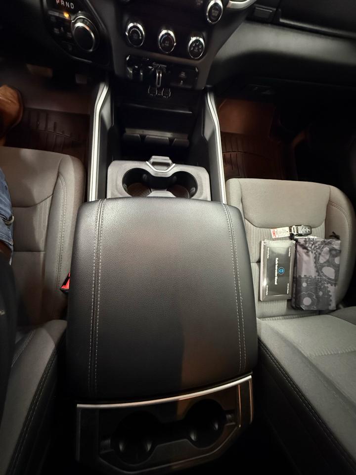 RAM 1500 Big Horn Crew Cab SWB 4WD 2022